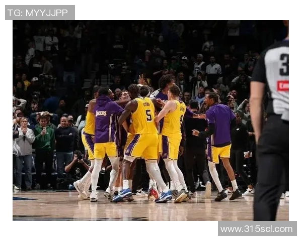 快船与湖人季前赛精彩瞬间回顾全场亮点不容错过 快船与湖人季前赛精彩瞬间回顾全场亮点不容错过