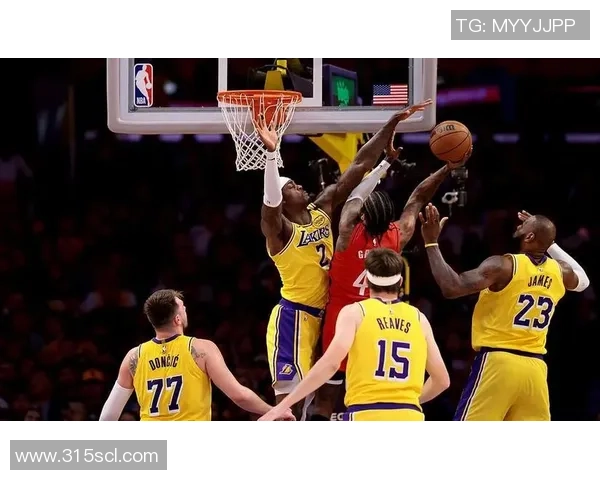 湖人对火箭比赛中篮板争夺战的精彩瞬间与数据分析